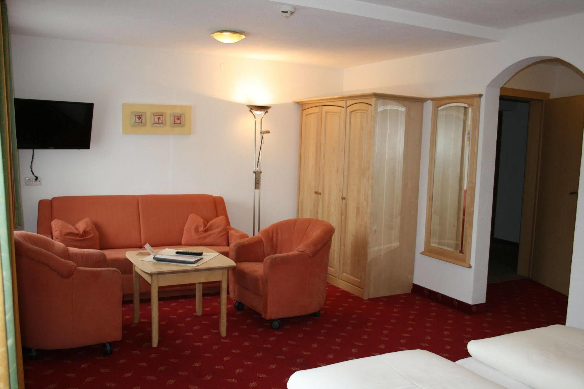 Pension Birkenhof Майрхофен Экстерьер фото