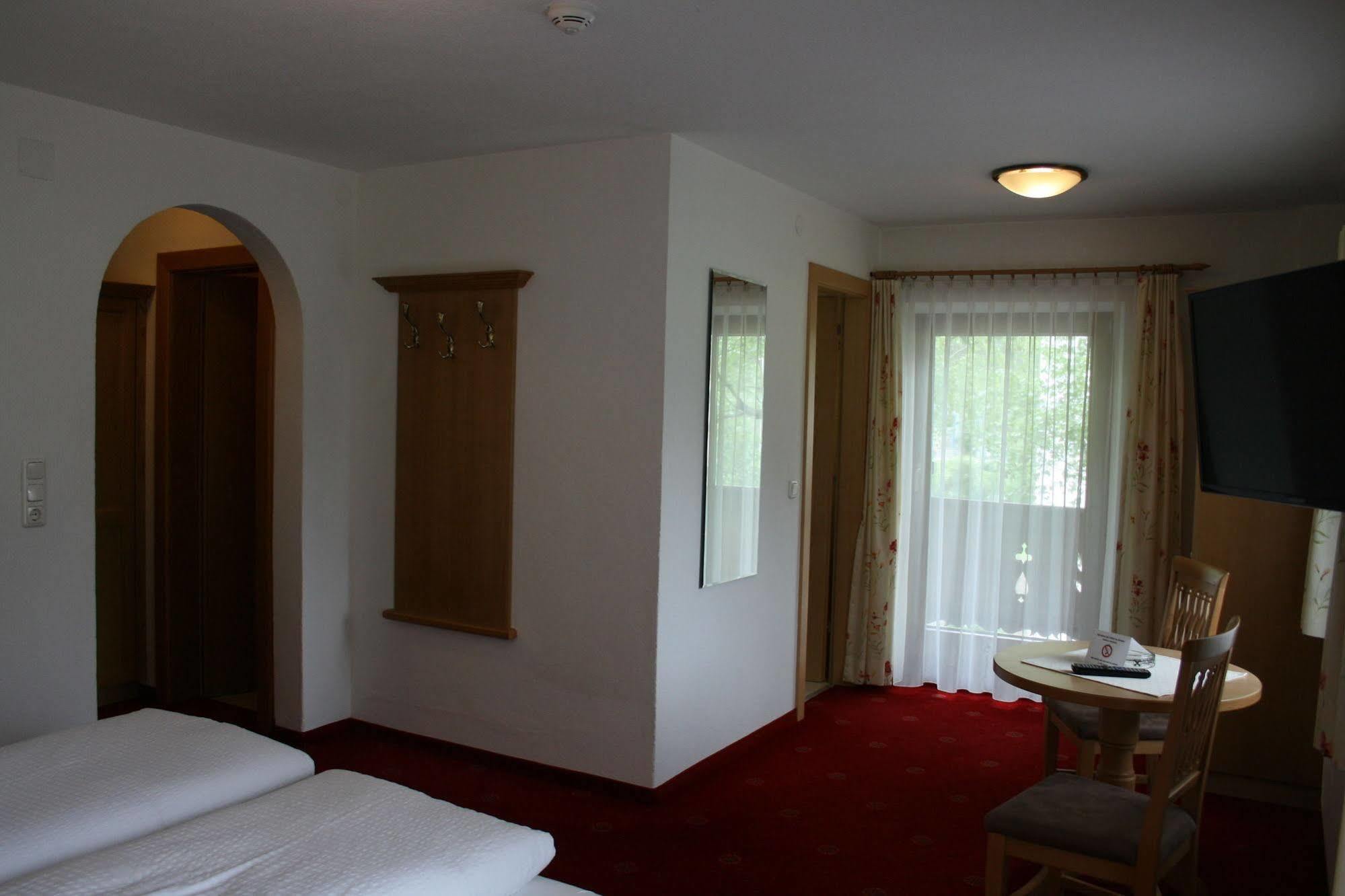 Pension Birkenhof Майрхофен Экстерьер фото